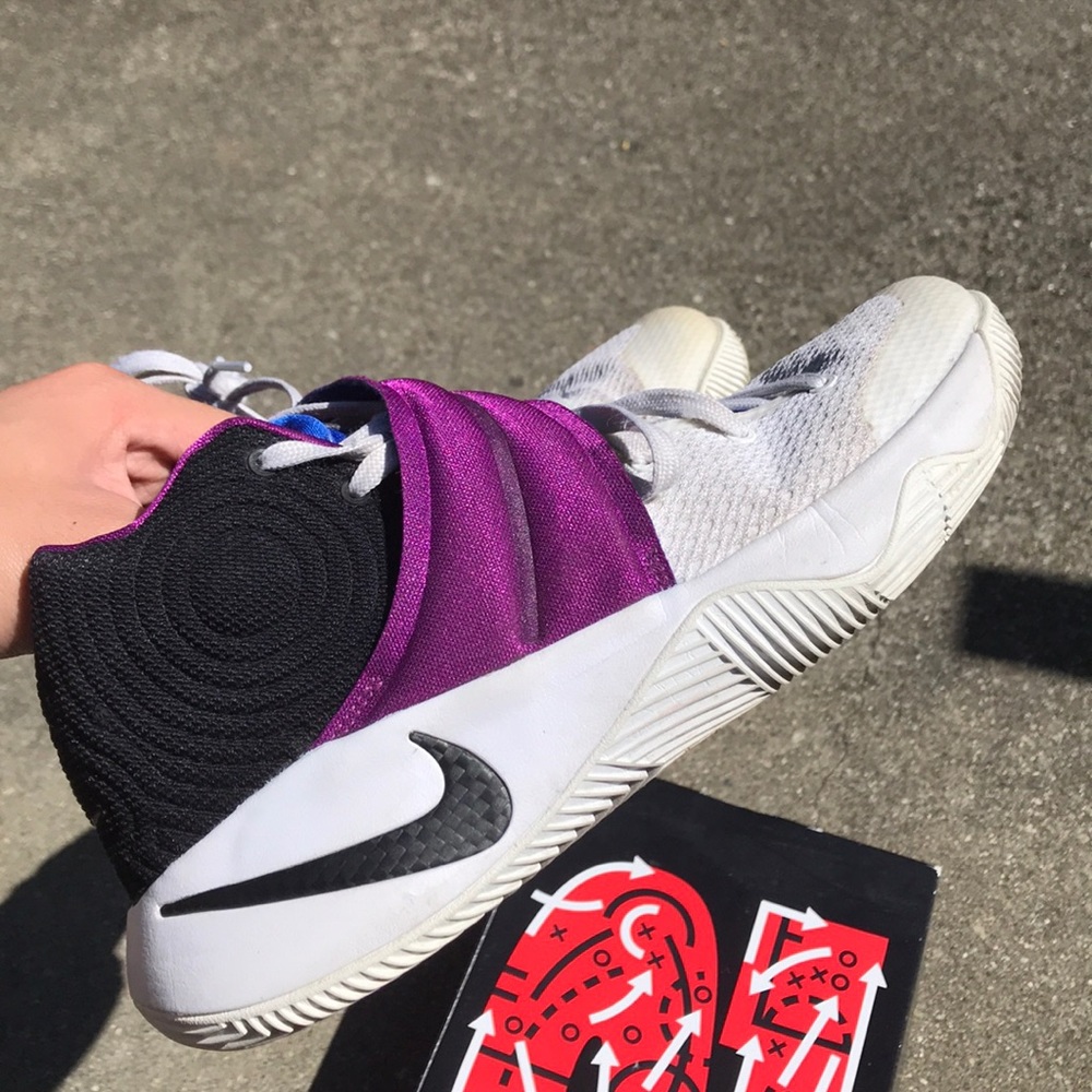 Nike Kyrie 2 Basketball Shoes